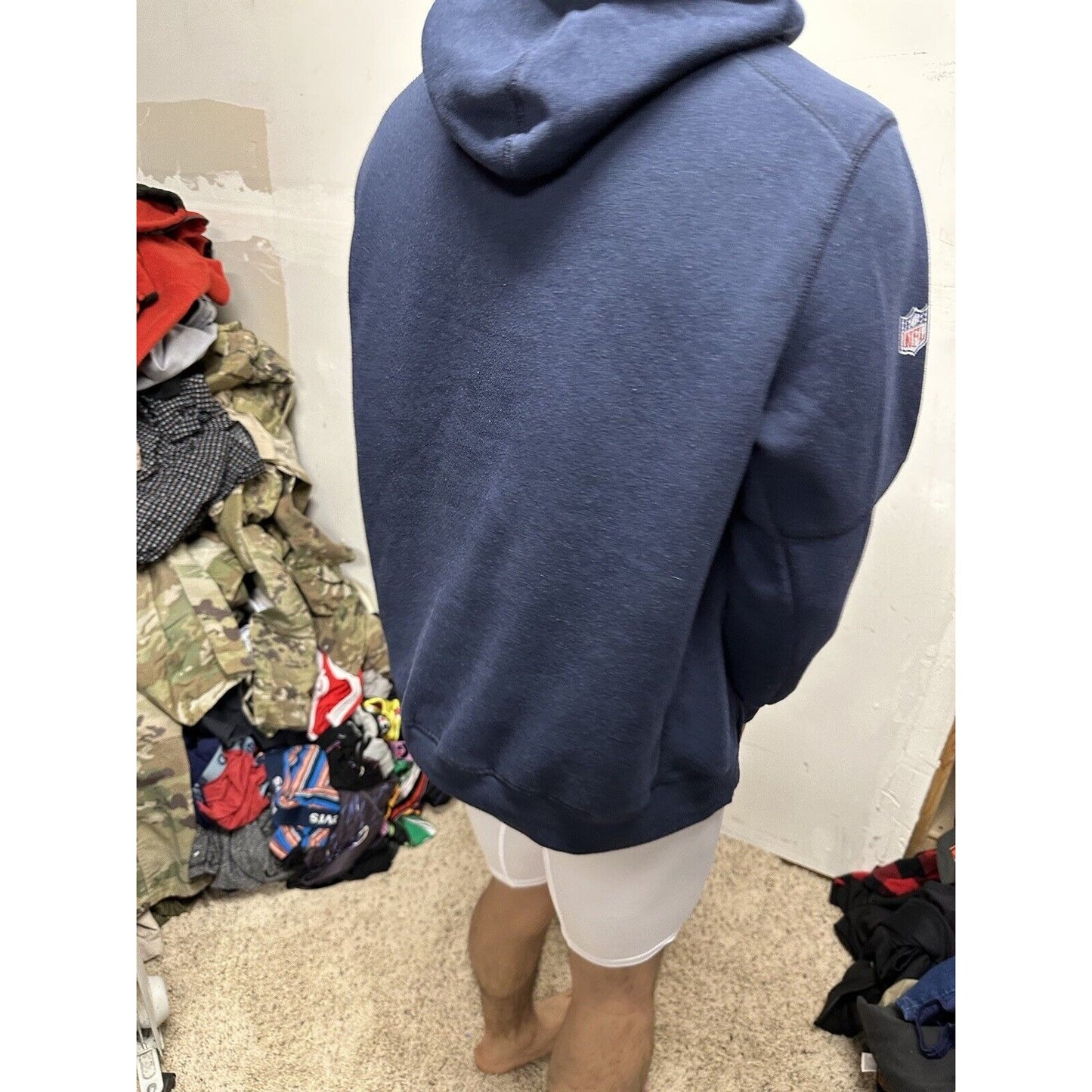 Men’s Patriots Pullover Hoodie Fits Like A Tight Medium