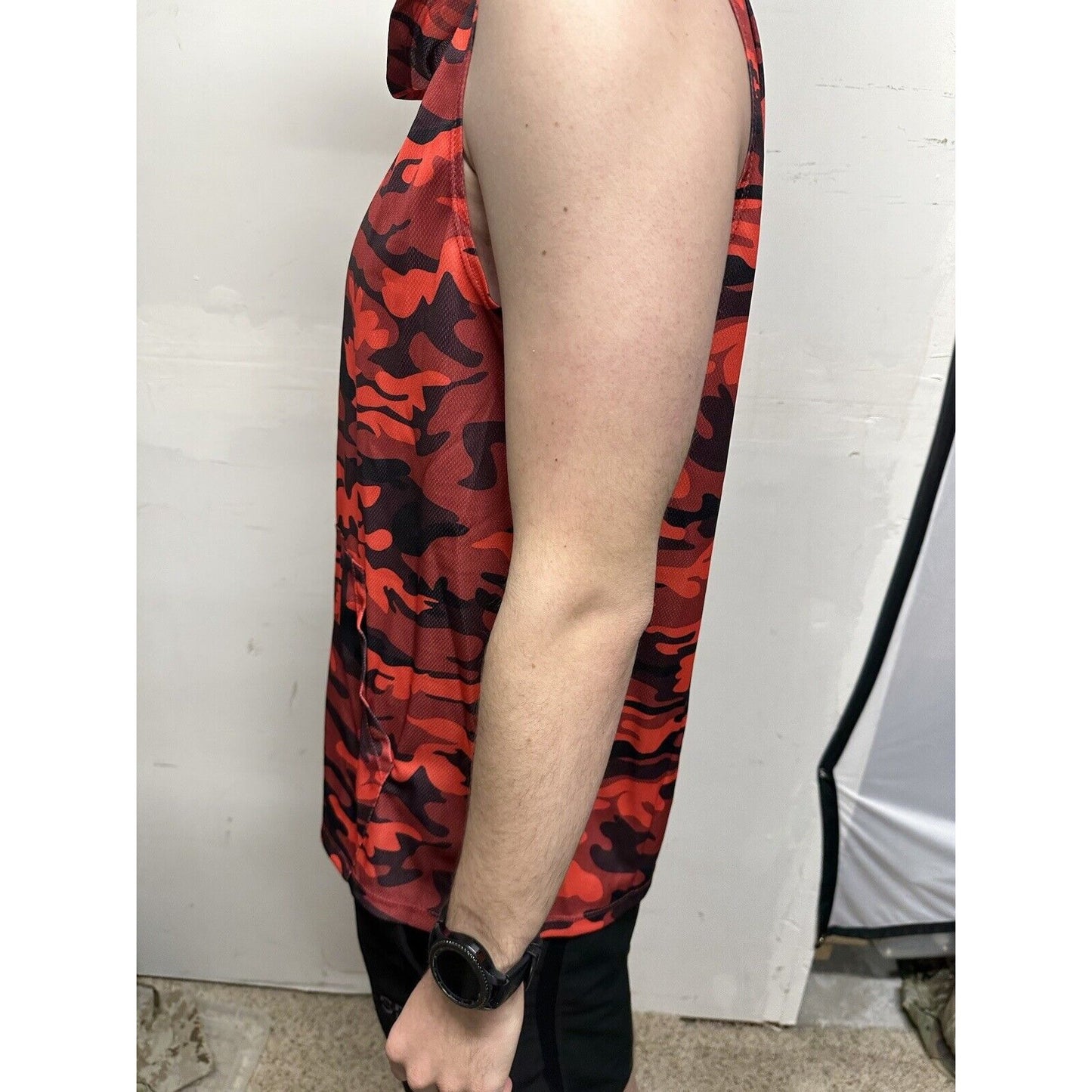 Men’s Red Camo Muscle Pull Over Hoodie Large