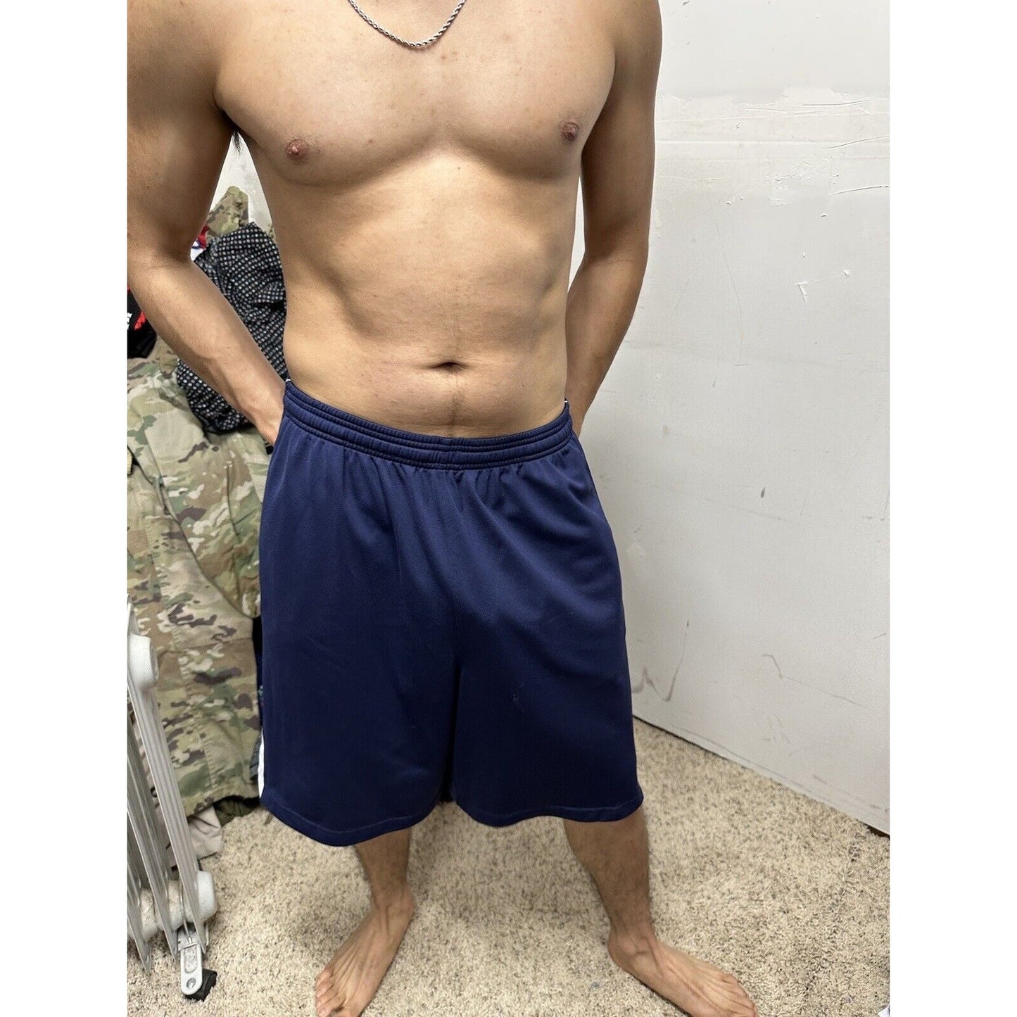 Men’s Dark Blue Large Under Armour Athletic Shorts With Pockets