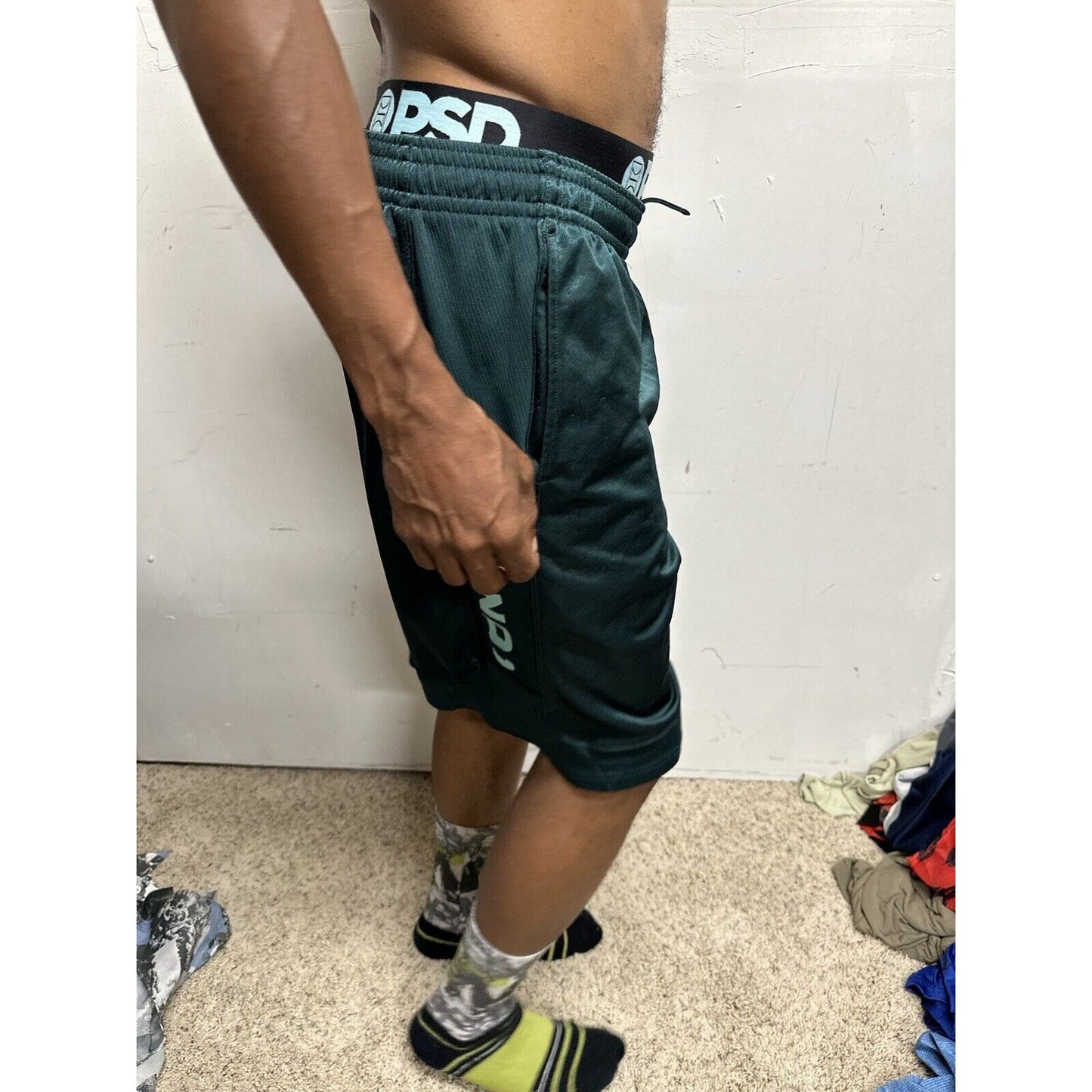 Men’s Green And1 Medium Athletic Shorts With Pockets