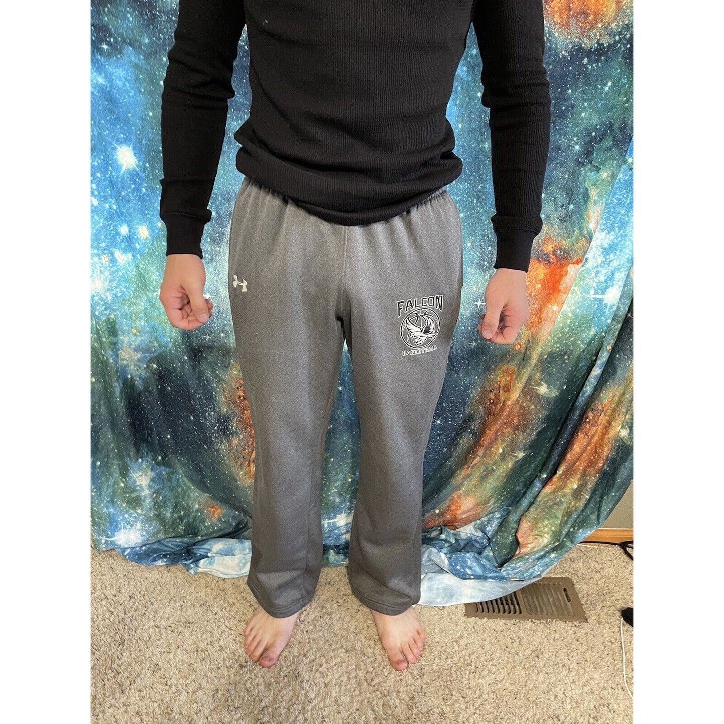 Men’s small gray Under Armour falcon basketball sweat pants