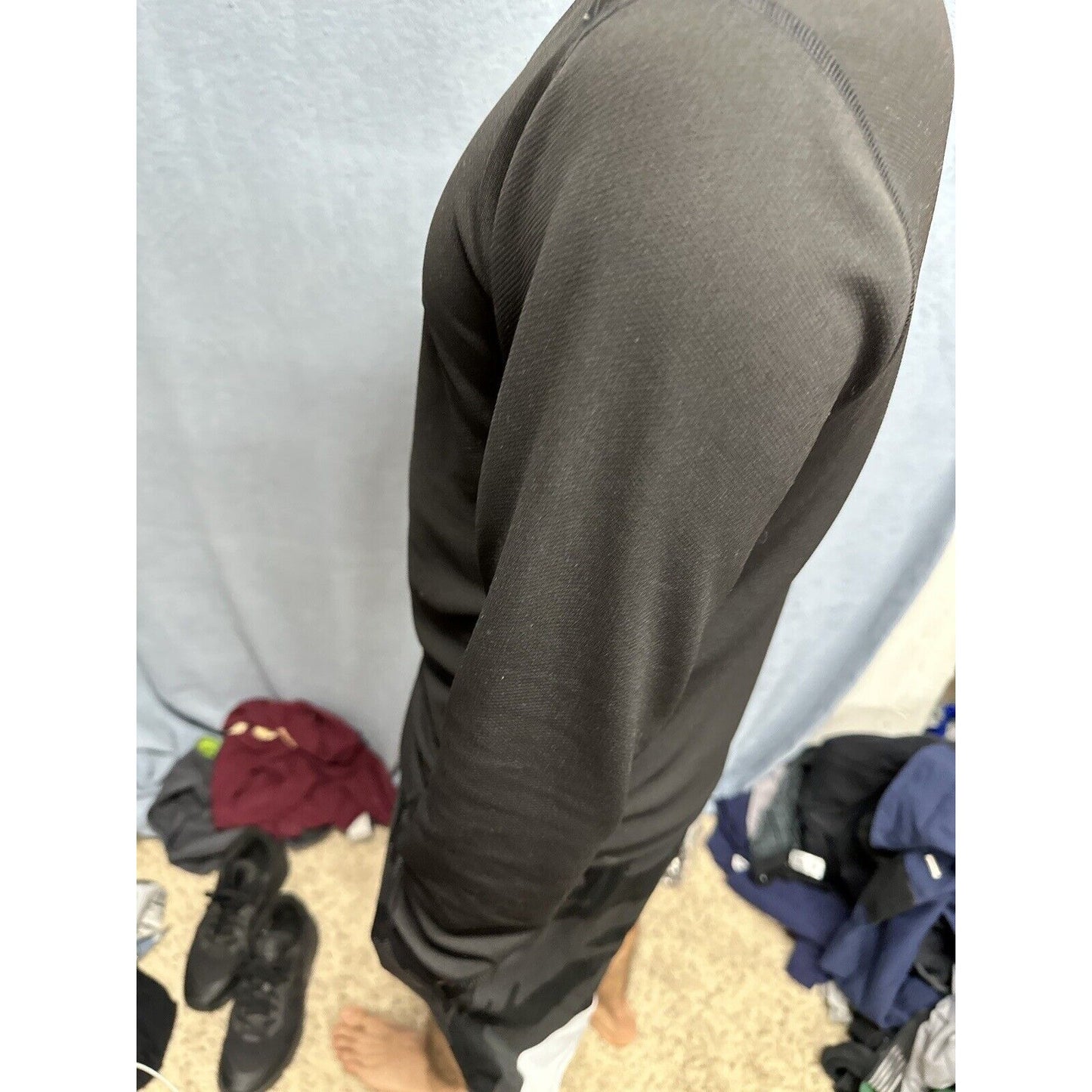Men’s Medium Black Long Sleeve Under Armour Pullover Shirt