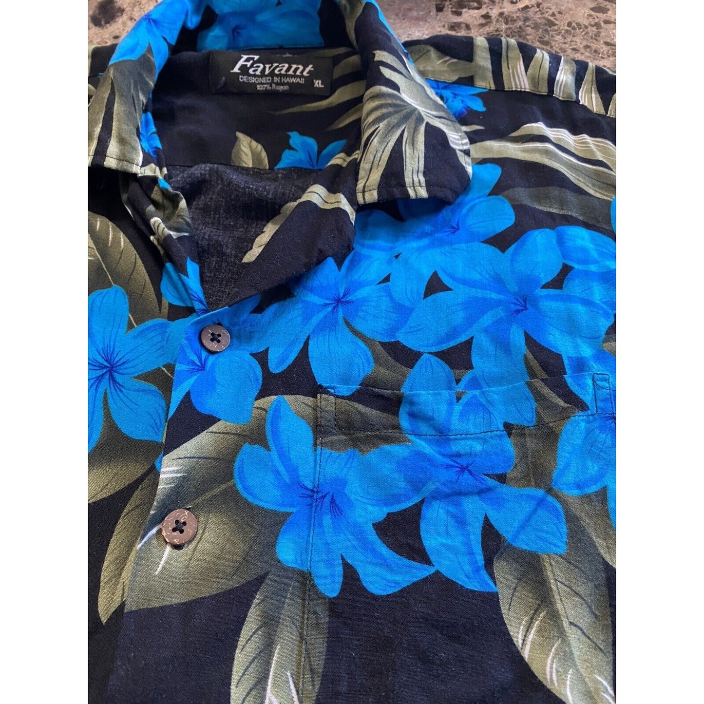 Vintage FAVANT Men’s XL Blue Floral Hawaiian Button-down Short Sleeves Shirt