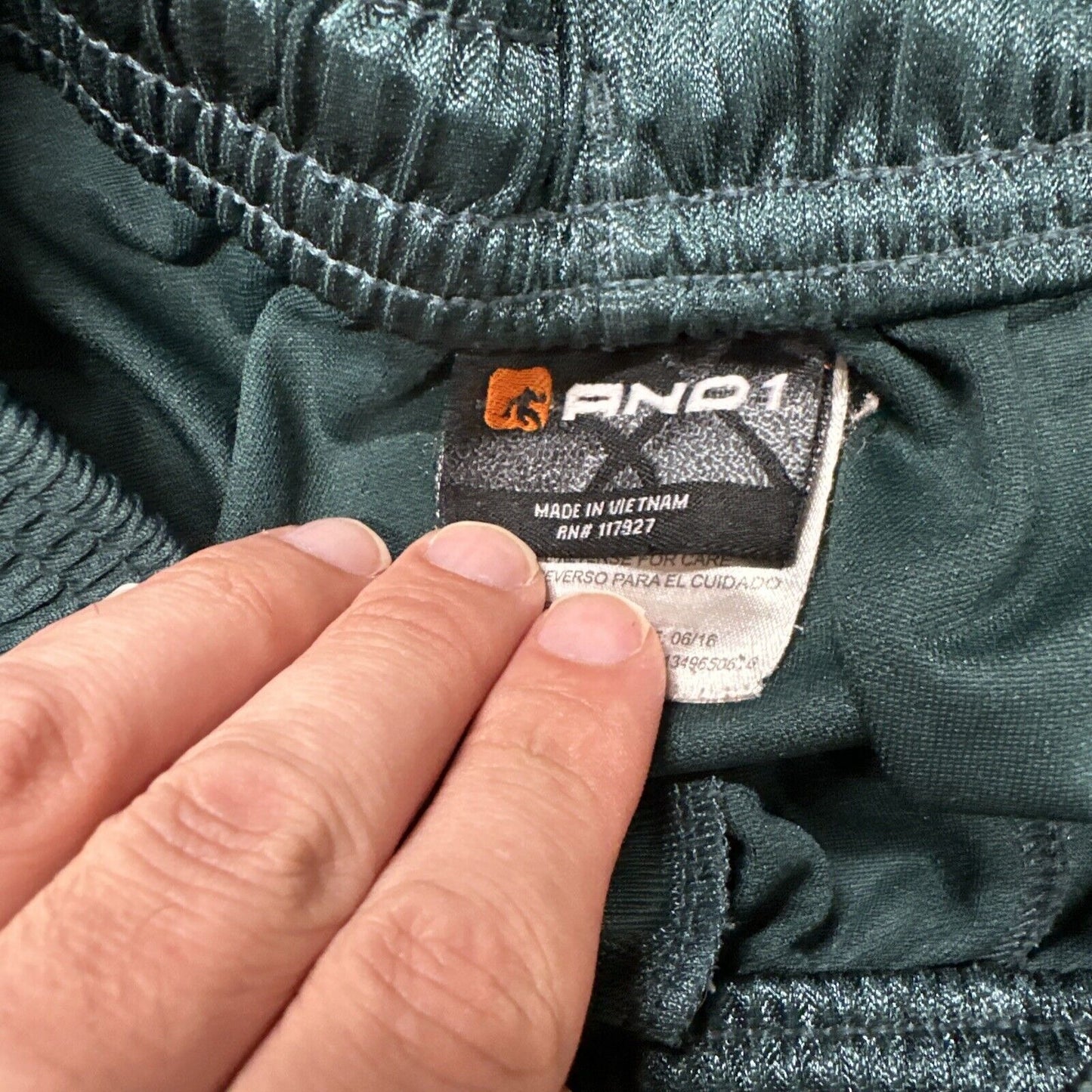 Men’s Green And1 Medium Athletic Shorts With Pockets