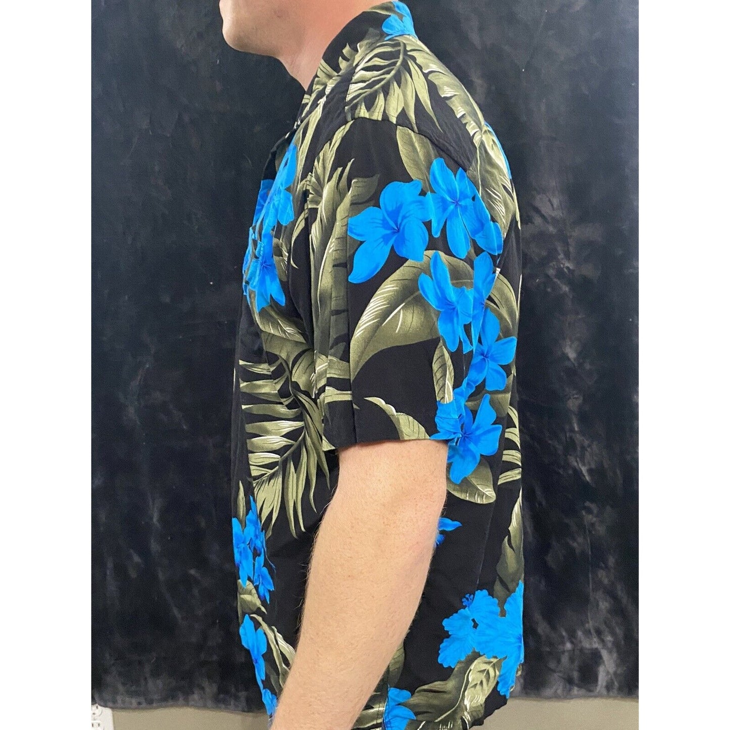 Vintage FAVANT Men’s XL Blue Floral Hawaiian Button-down Short Sleeves Shirt