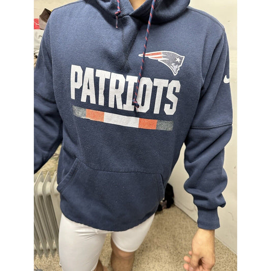 Men’s Patriots Pullover Hoodie Fits Like A Tight Medium