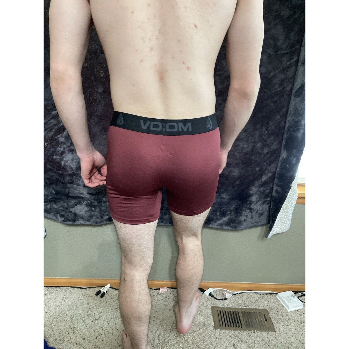 Men’s Large Volcom Dark Red 10% Spandex Compression Shorts