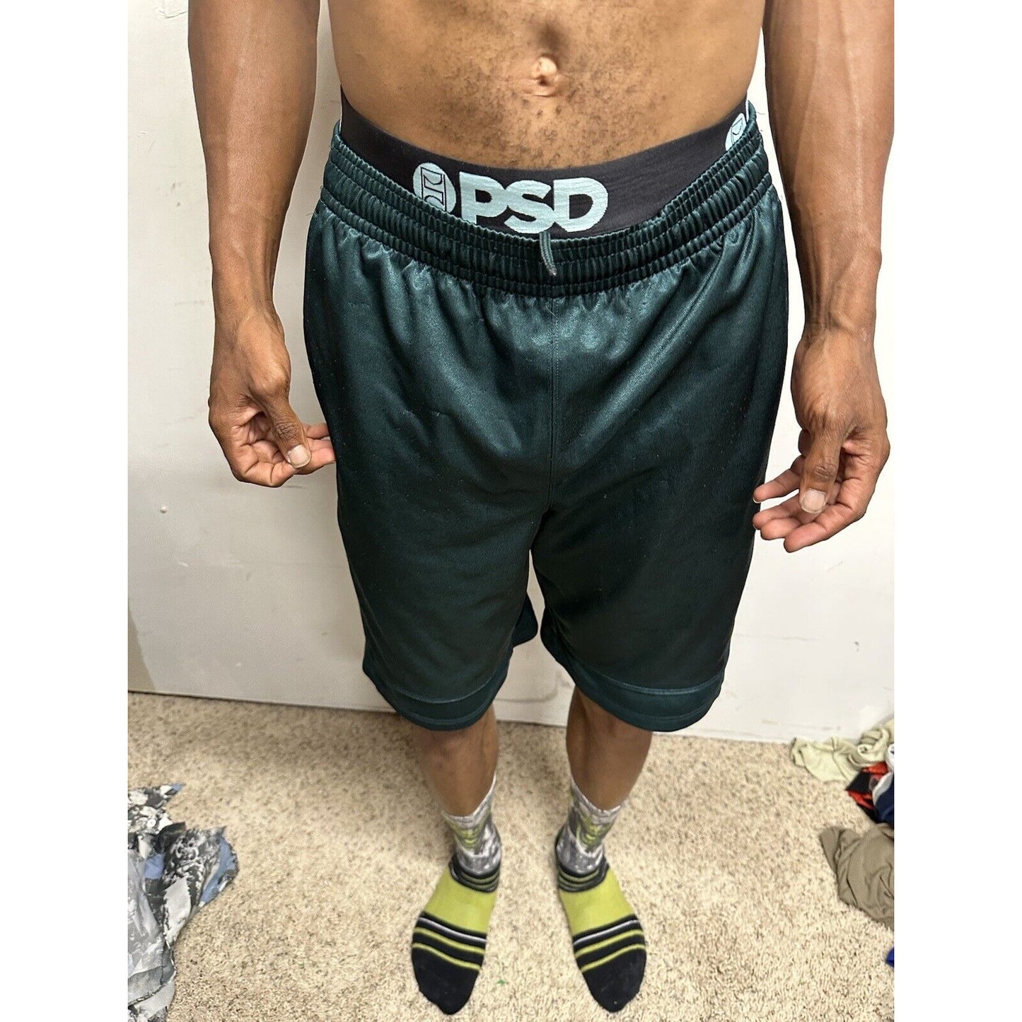 Men’s Green And1 Medium Athletic Shorts With Pockets