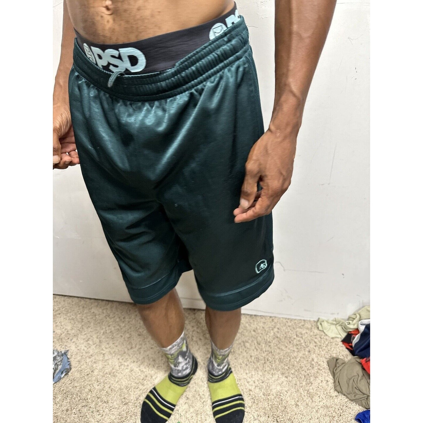 Men’s Green And1 Medium Athletic Shorts With Pockets