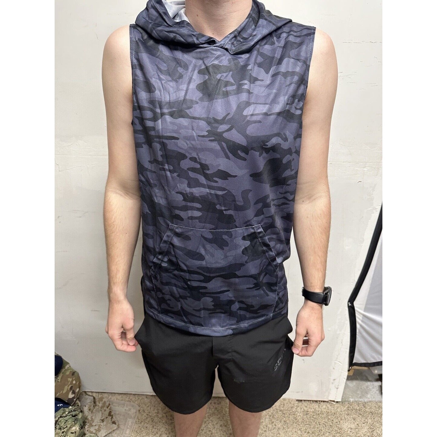 Men’s Gray Camo Muscle Pull Over Sleeveless Hoodie Medium
