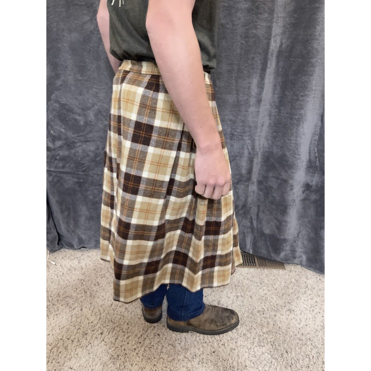 women's pure new wool Waist 28 skirt/kilt Tartan Brown Tan plaid Laird-portch