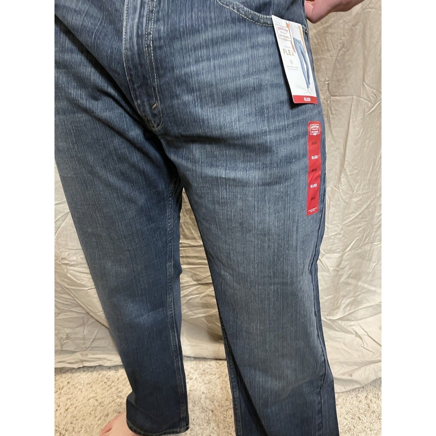 Men's Levis signature premium flex relaxed 38 x 30 jeans blue