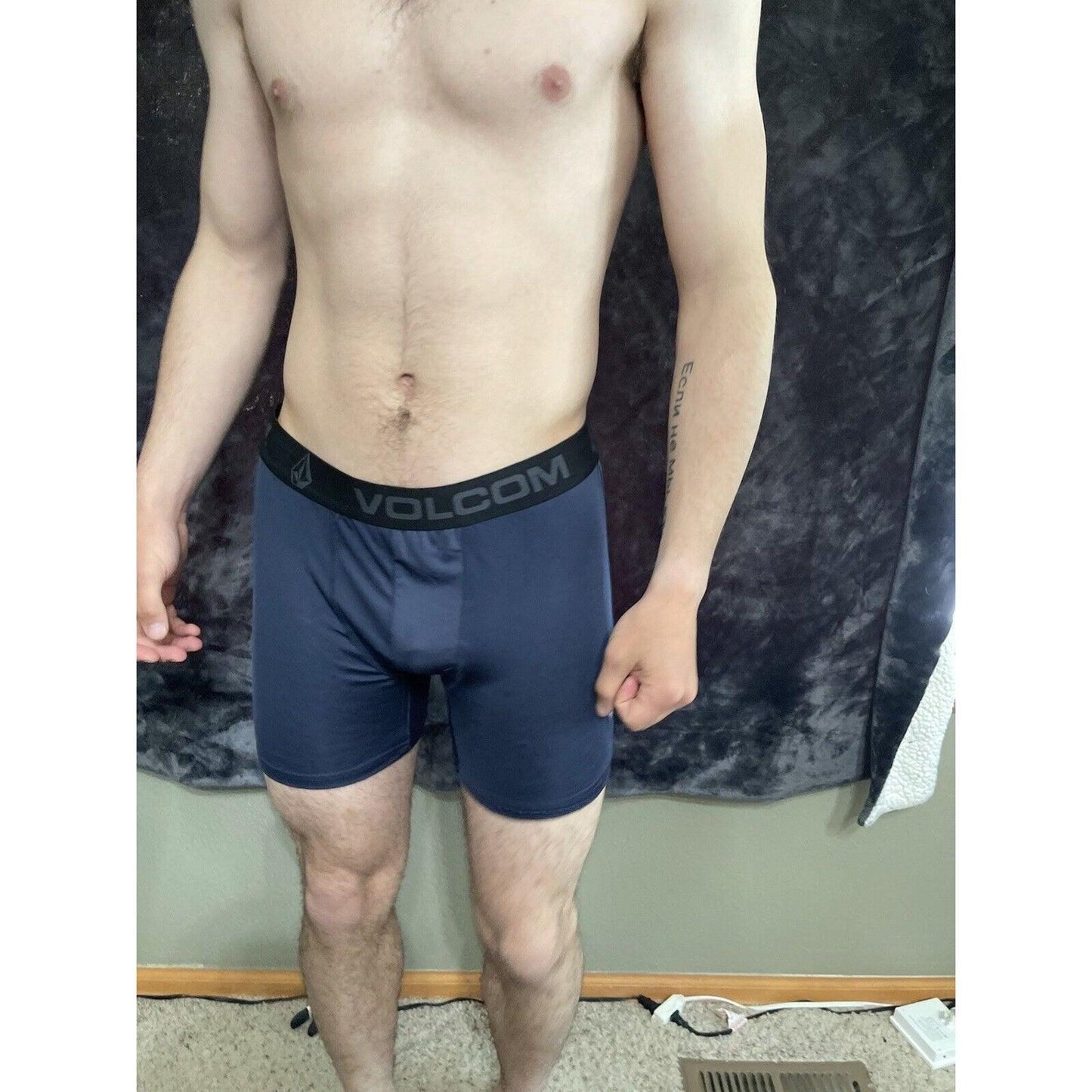 Men’s Large Volcom Dark Blue 10% Spandex Compression Shorts