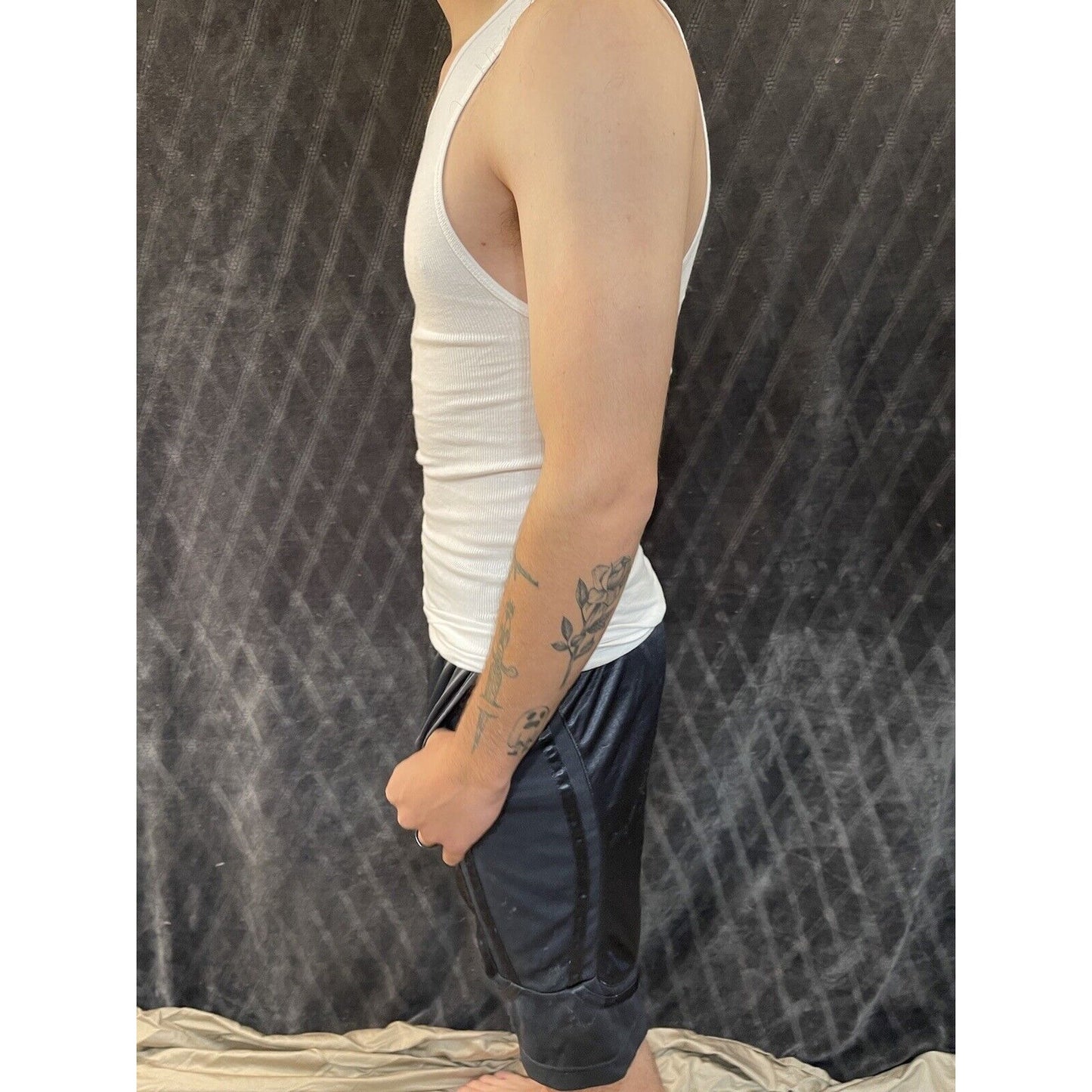 men’s fruit of the loom medium white tank top muscle shirt