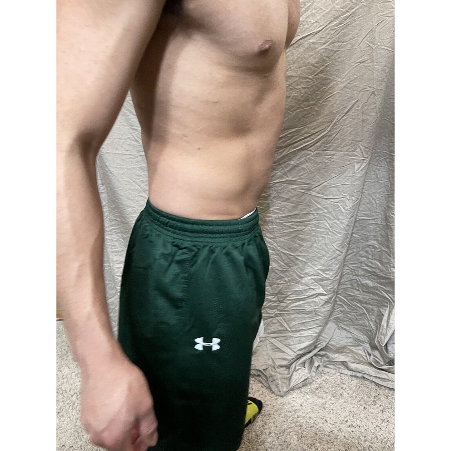 Boy's under armour Youth XL Deep Green Lacrosse style shorts no pockets