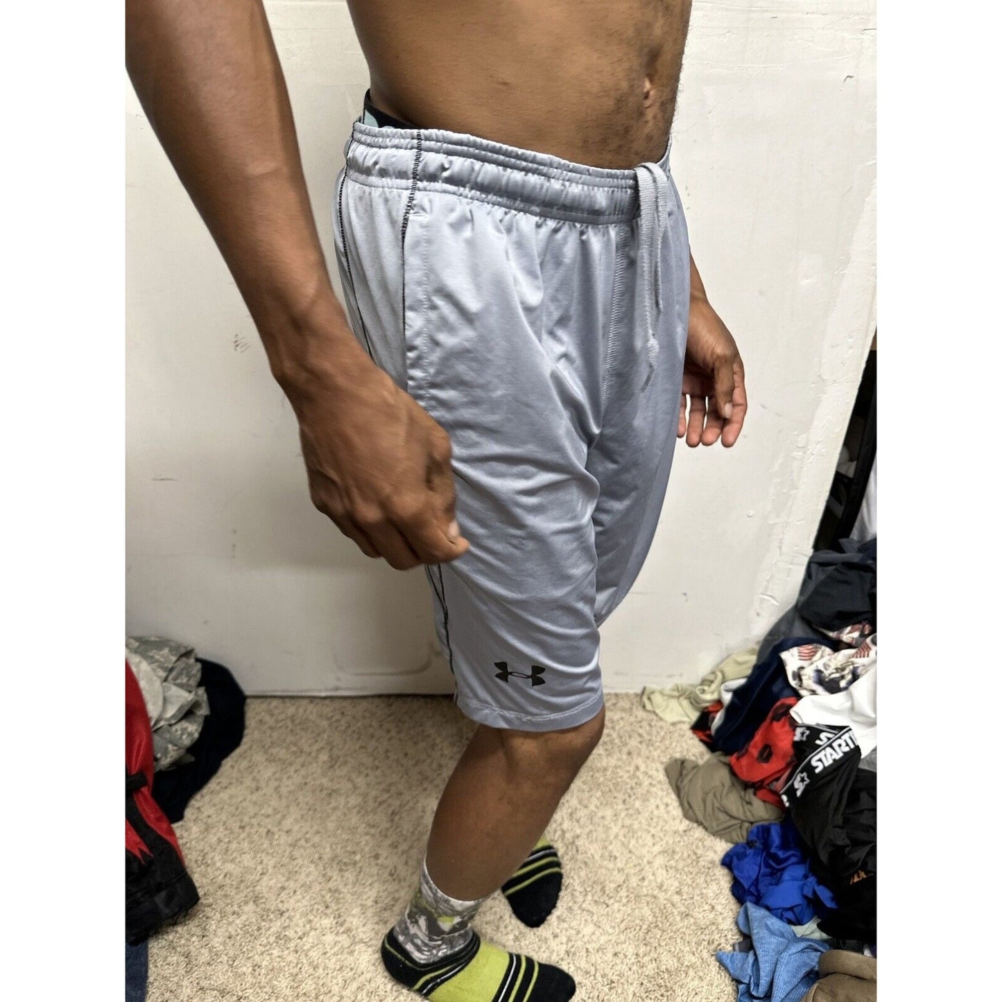 Men’s Gray Medium Under Armour Shorts Loose With Pockets