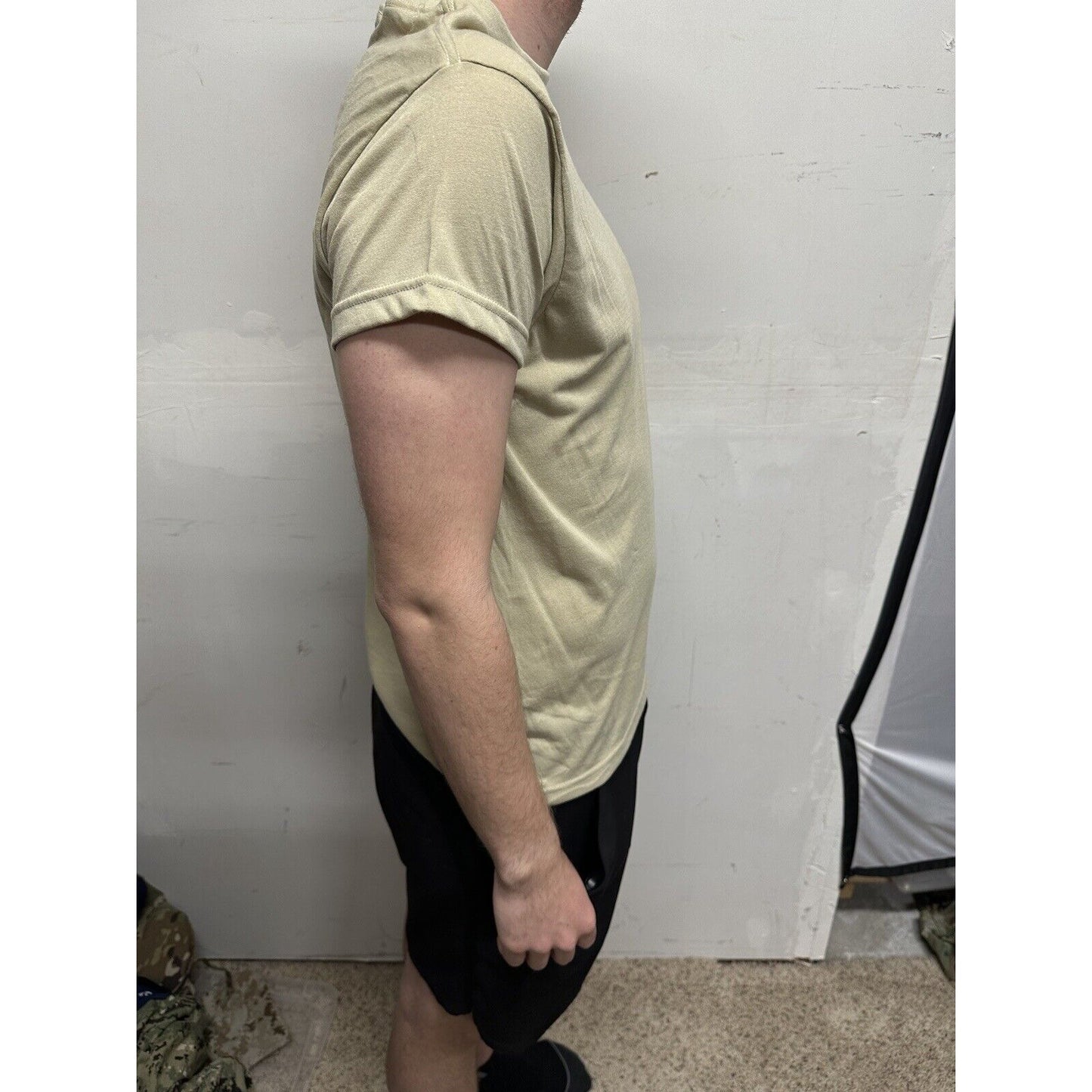 Men’s Desert Sand T-shirt Medium Moisture Wicking Poly Military Shirt