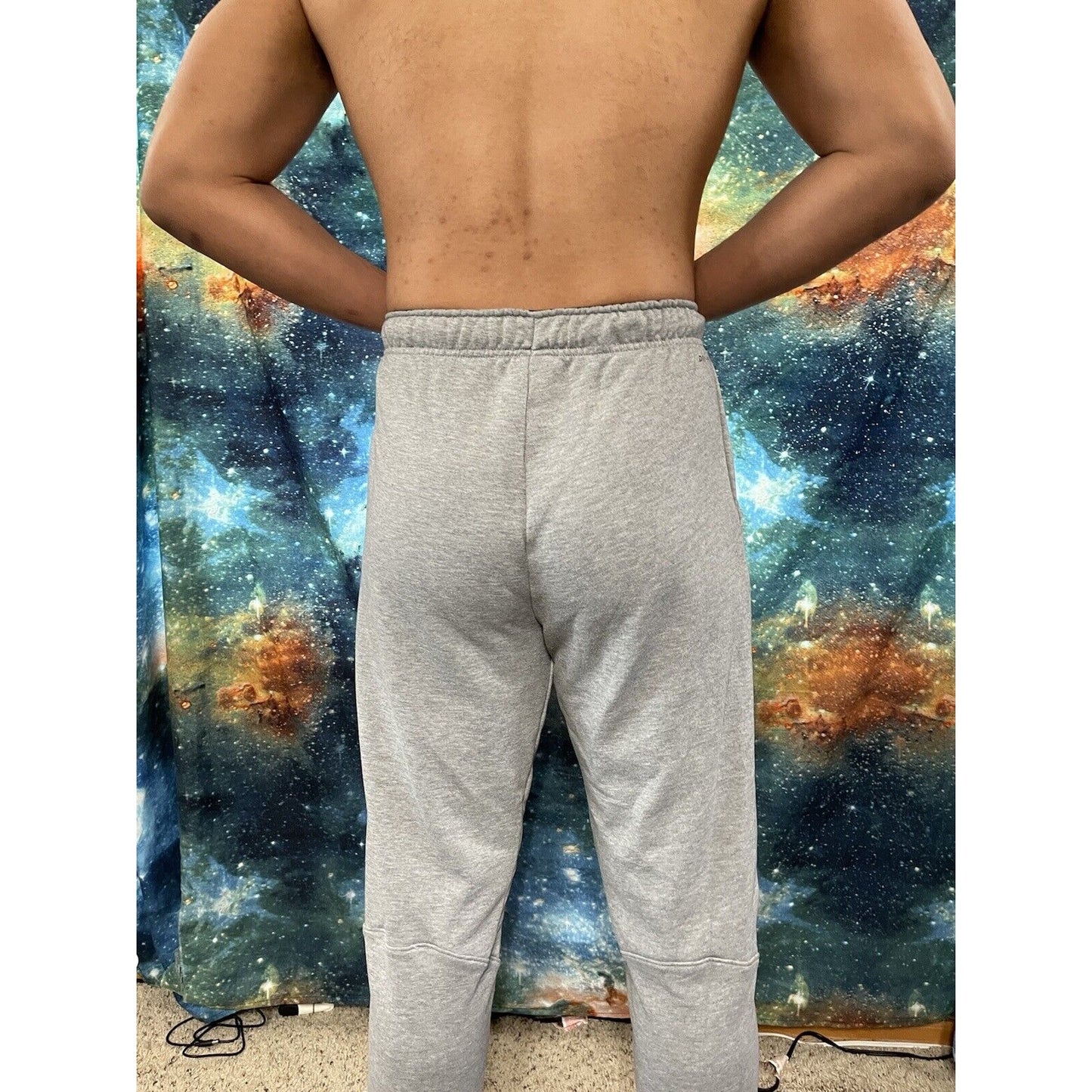 Men’s Nike Drifit Large Sweatpants Gray