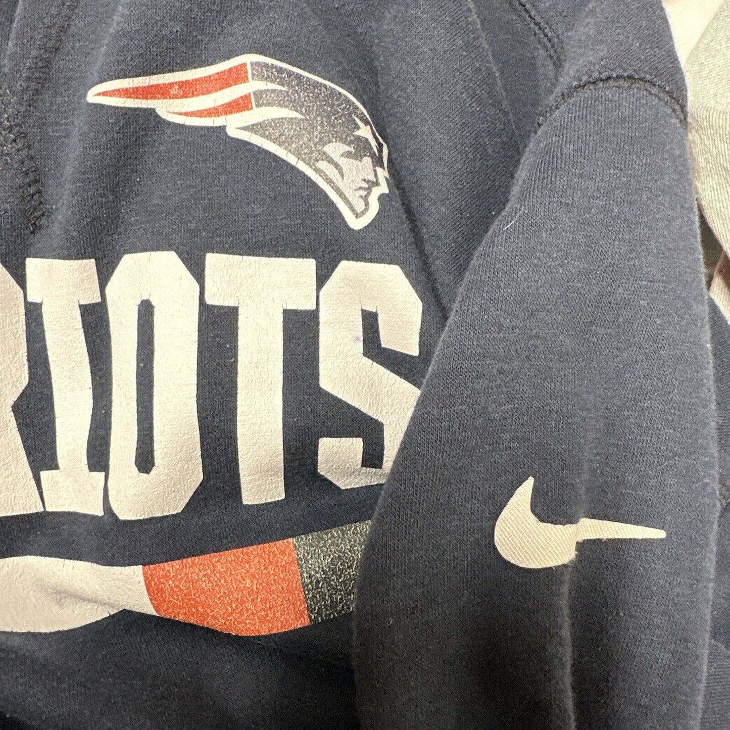 Men’s Patriots Pullover Hoodie Fits Like A Tight Medium