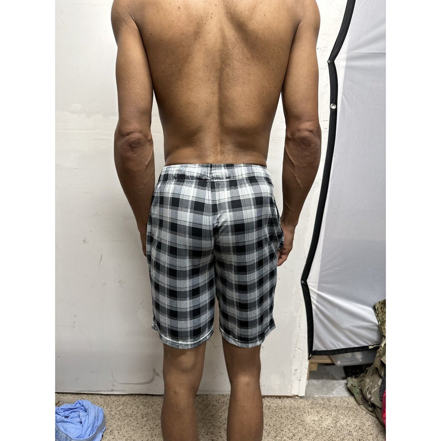 Men’s Gray And Black Fruit Of The Loom Small Lounge Shorts with pockets