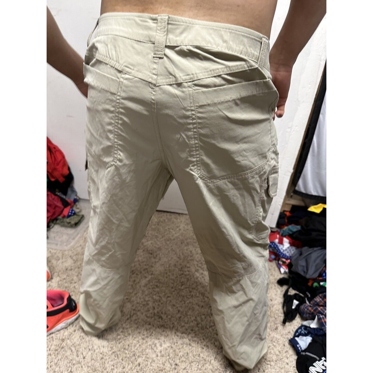 Men’s Khaki Under Armour 34/33 Tan Pants