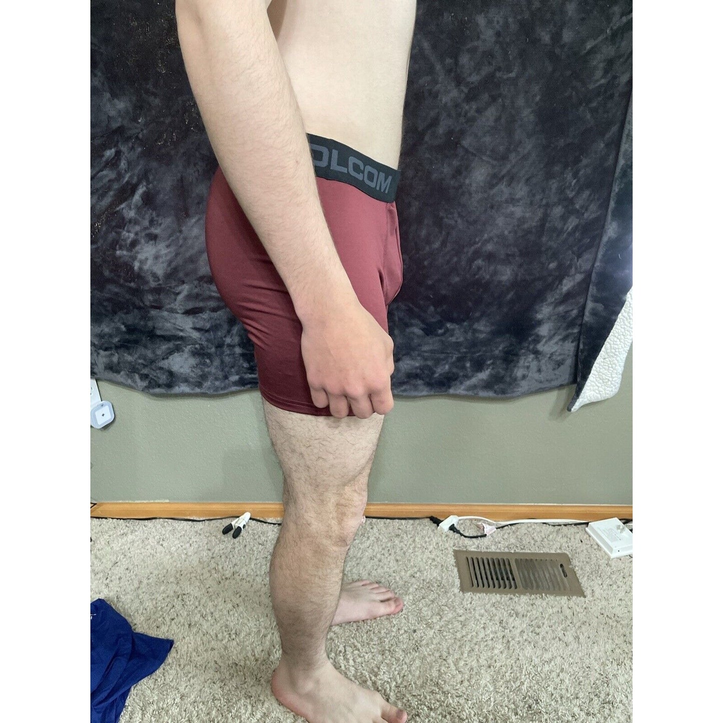 Men’s Large Volcom Dark Red 10% Spandex Compression Shorts