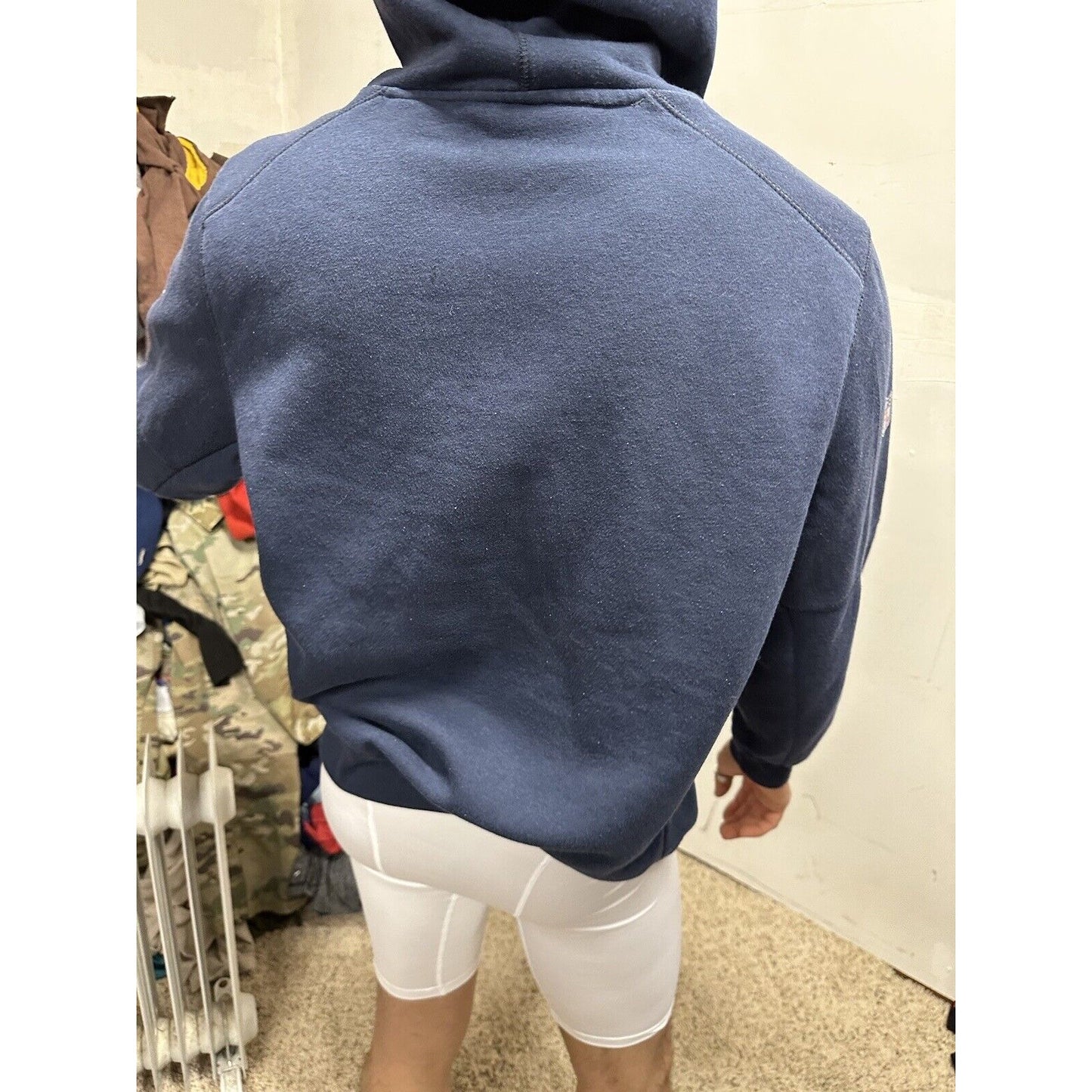Men’s Patriots Pullover Hoodie Fits Like A Tight Medium
