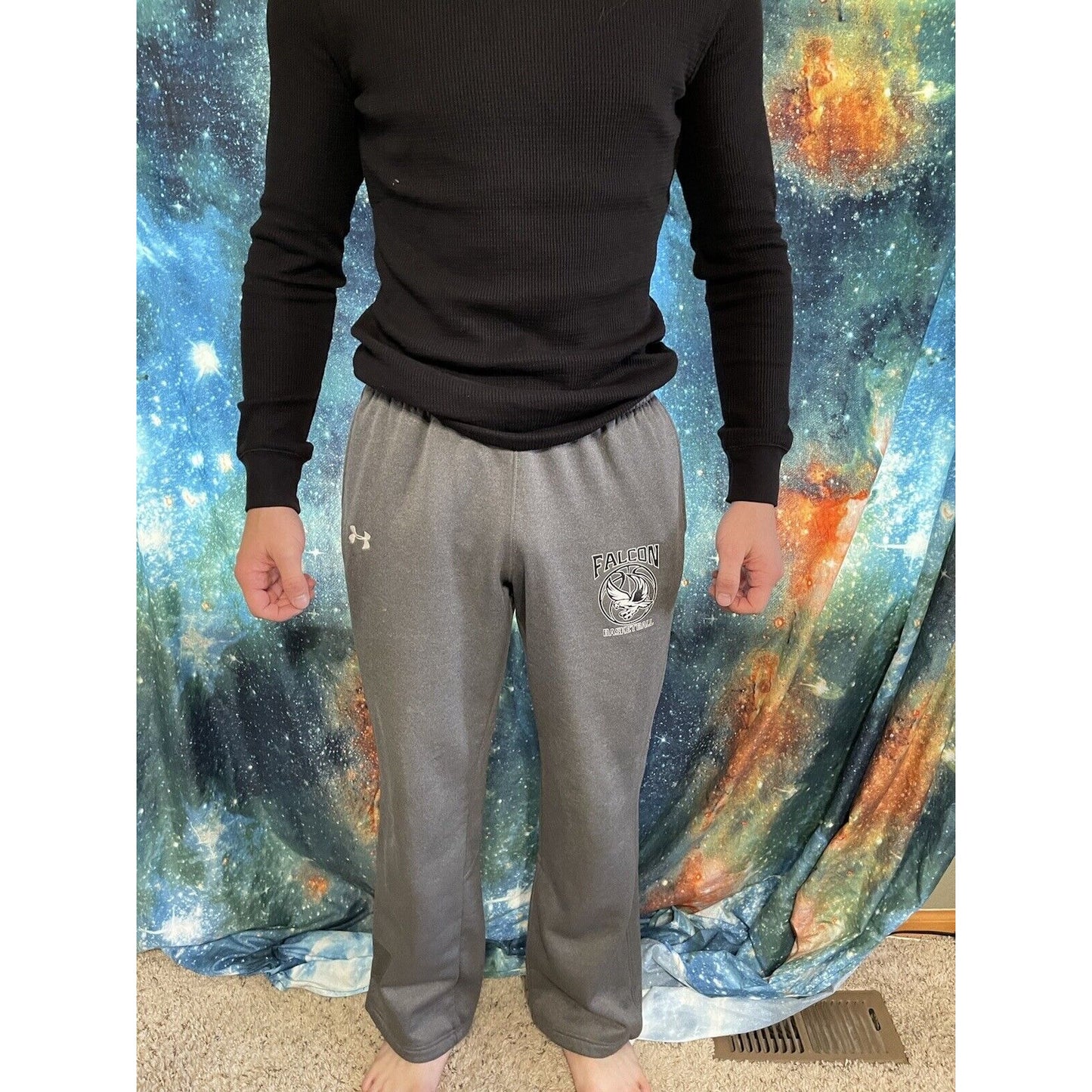 Men’s small gray Under Armour falcon basketball sweat pants