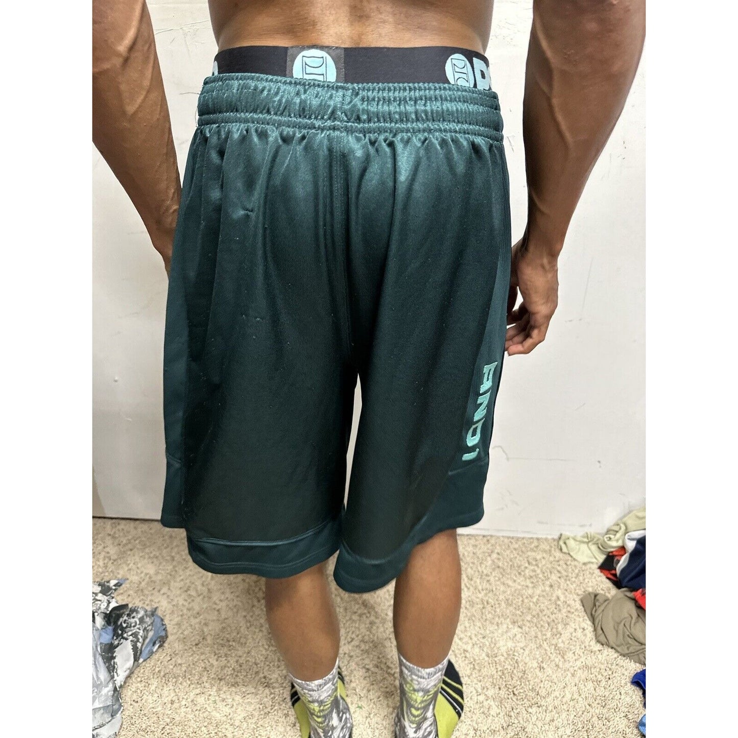 Men’s Green And1 Medium Athletic Shorts With Pockets