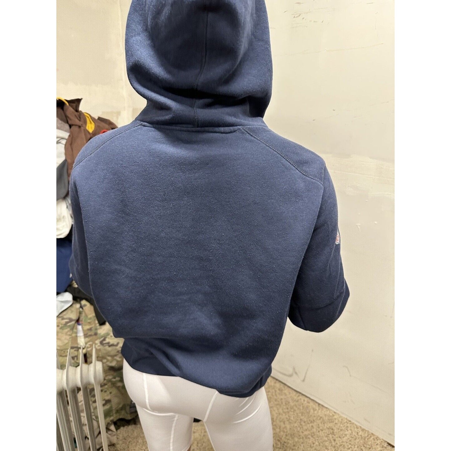 Men’s Patriots Pullover Hoodie Fits Like A Tight Medium