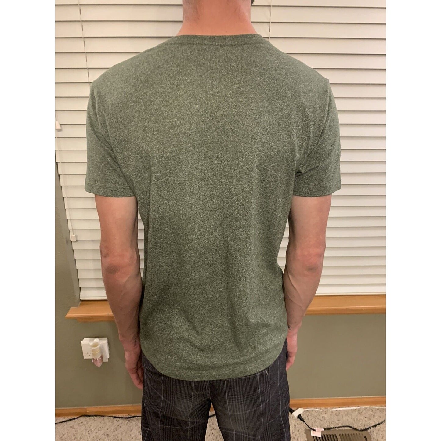 Old Navy Men's Size Small Green Soft-Washed Slub-Knit V-Neck Tee