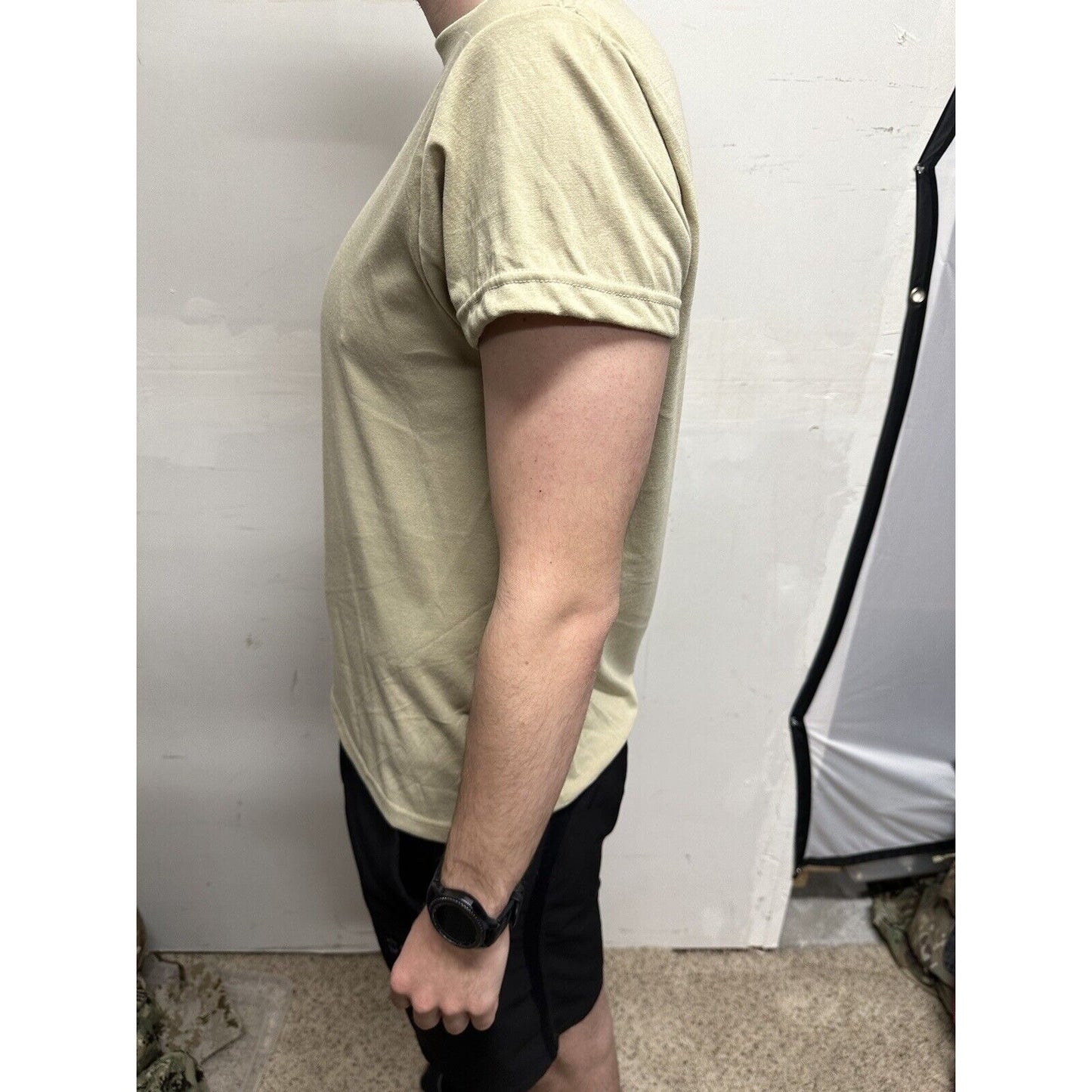 Men’s Desert Sand T-shirt Medium Moisture Wicking Poly Military Shirt