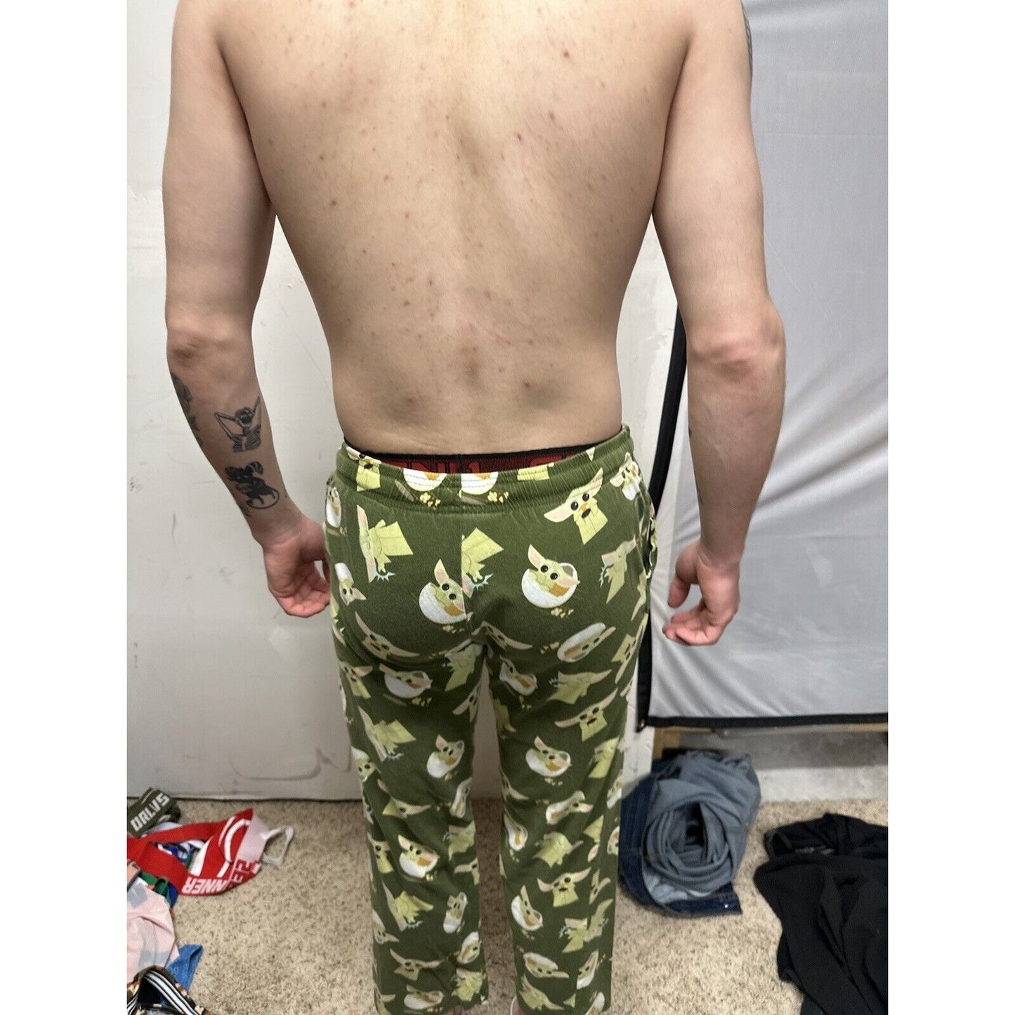 Men’s Small Hot Topic Star Wars Baby Yoda Lounge Pants Pajama Bottoms