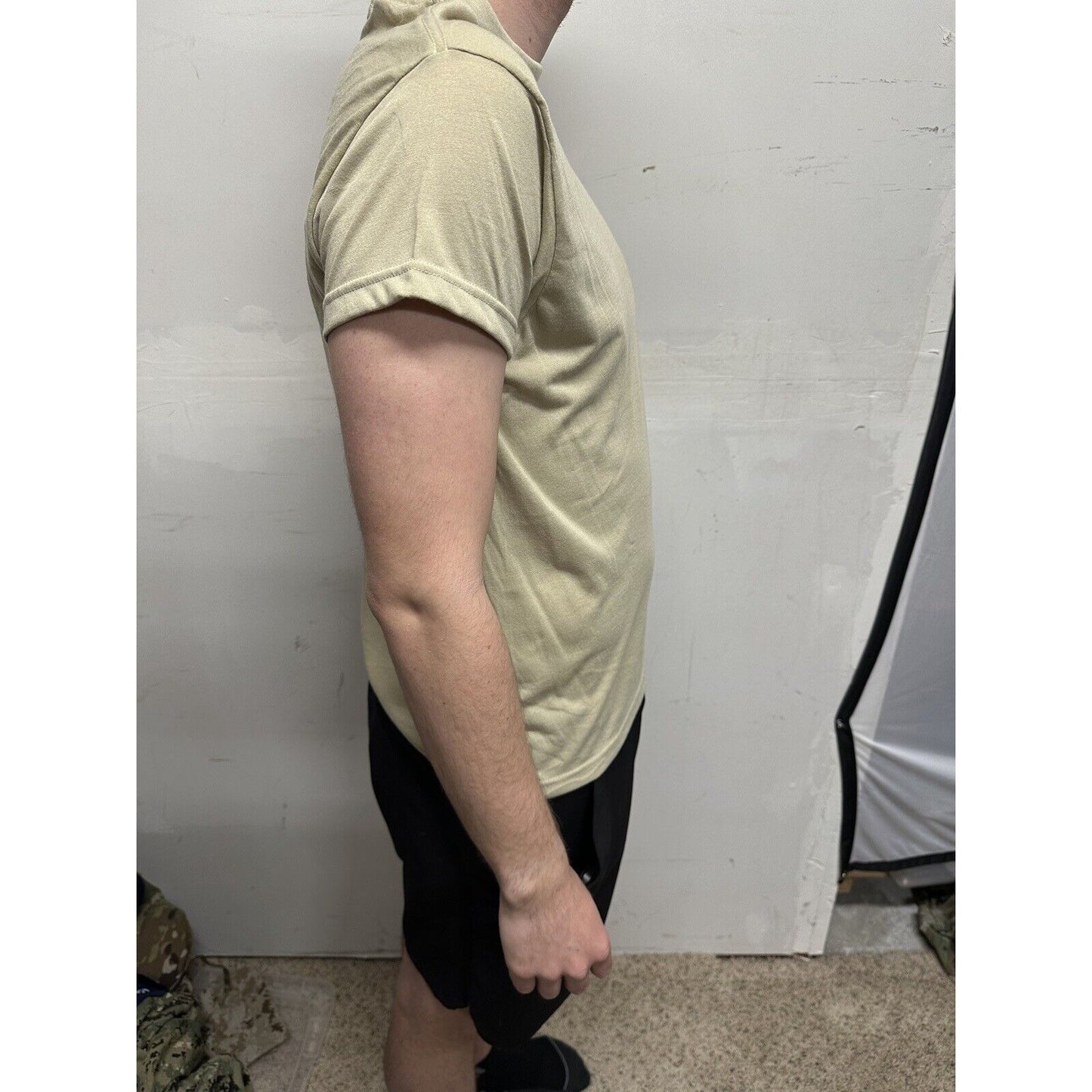 Men’s Desert Sand T-shirt Medium Moisture Wicking Poly Military Shirt
