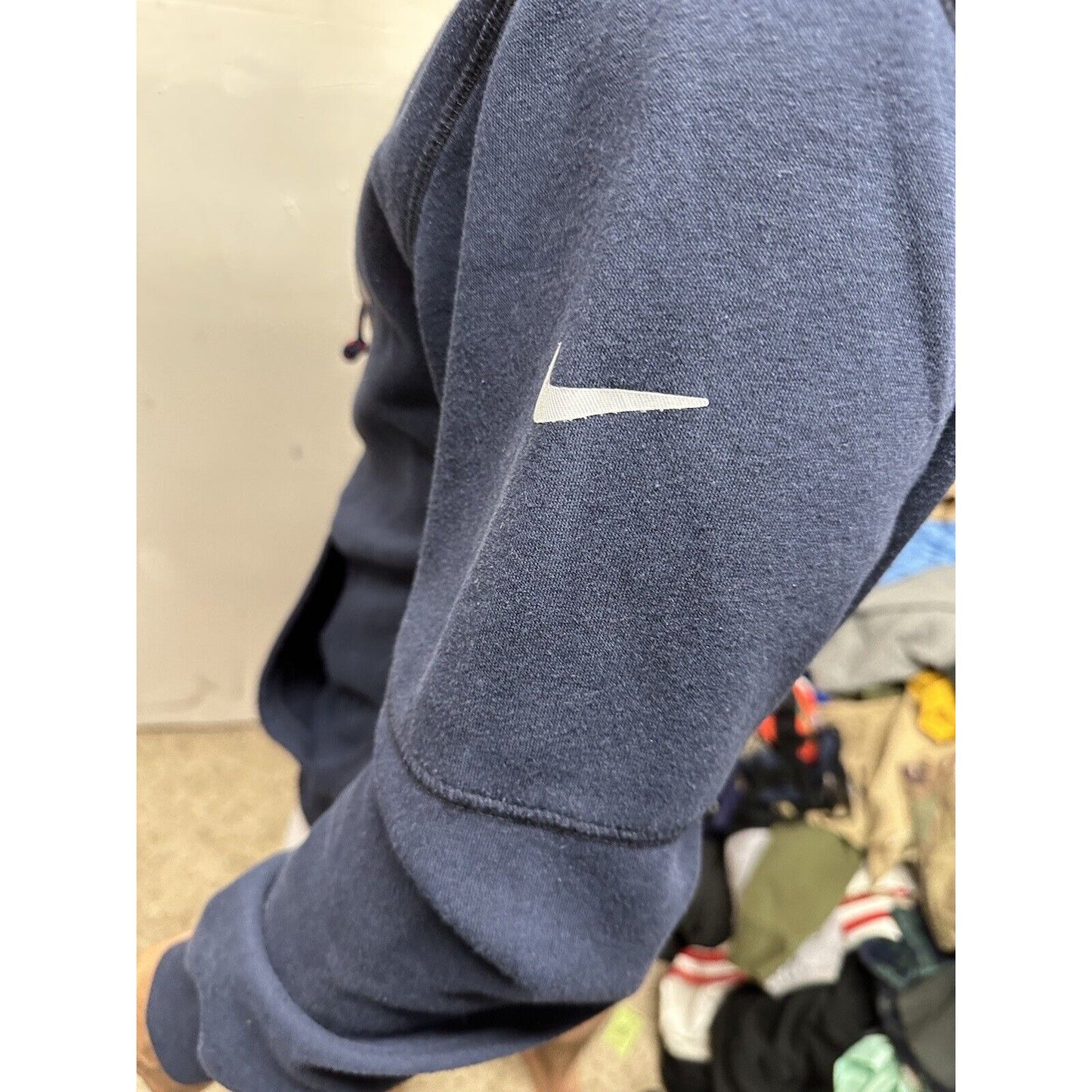 Men’s Patriots Pullover Hoodie Fits Like A Tight Medium