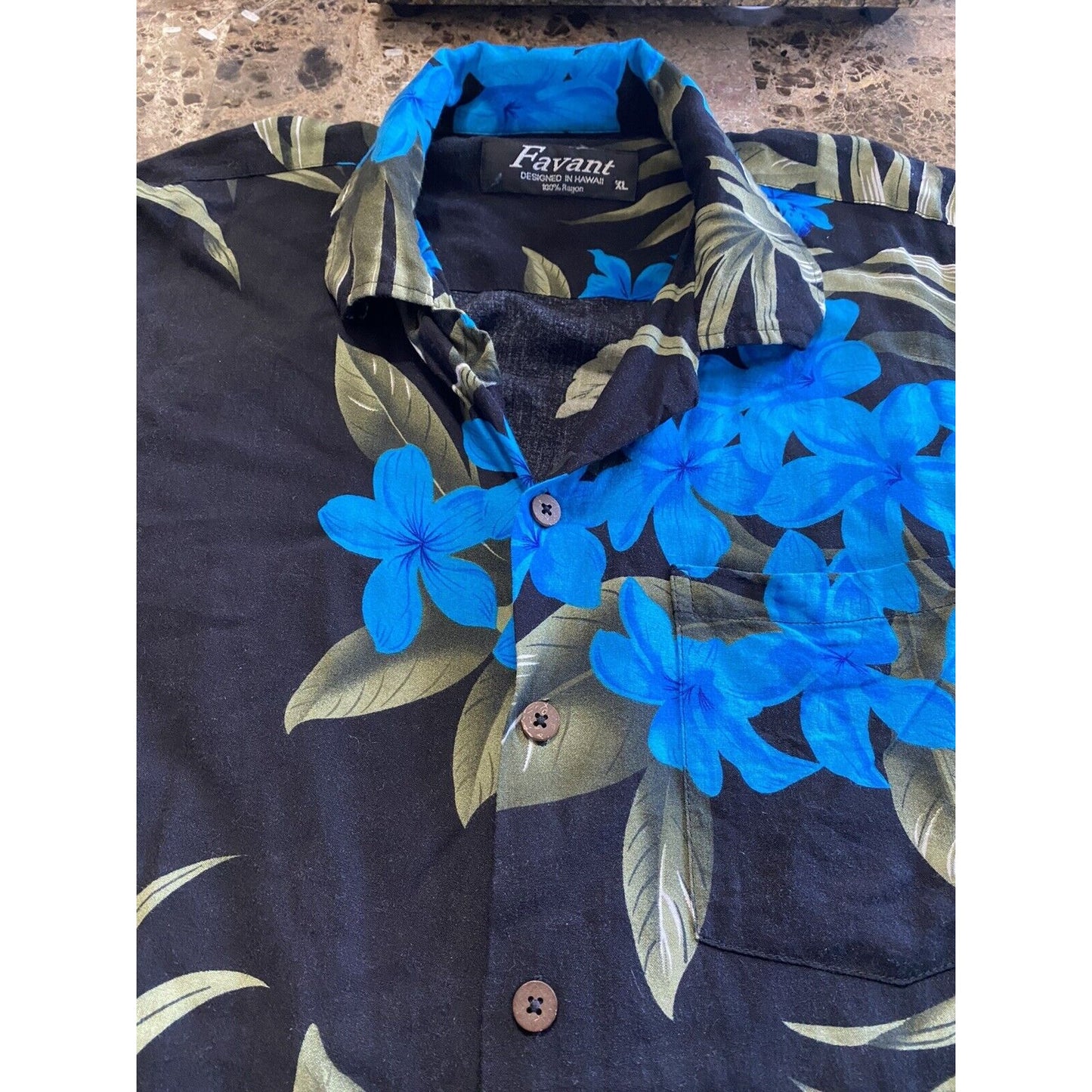 Vintage FAVANT Men’s XL Blue Floral Hawaiian Button-down Short Sleeves Shirt