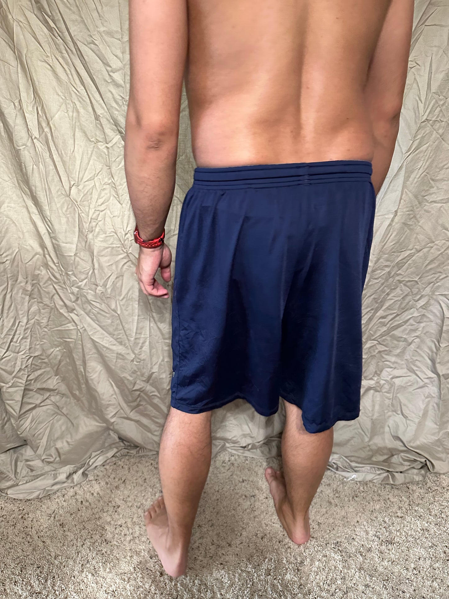 Men’s navy blue under armour heat gear loose shorts athletic no pockets rampart ridge high school track and field