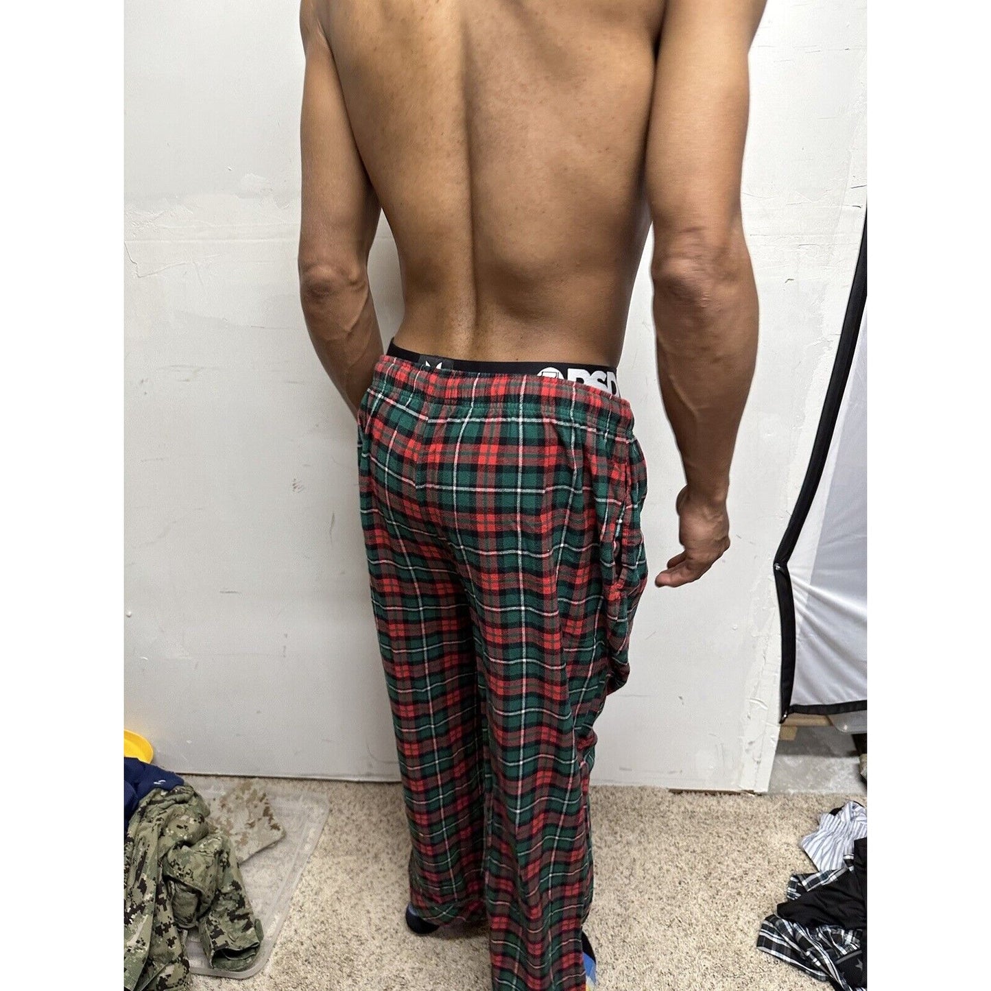 Men’s Red And Green Plaid Pajamgram Large Lounge Pants Pajamas