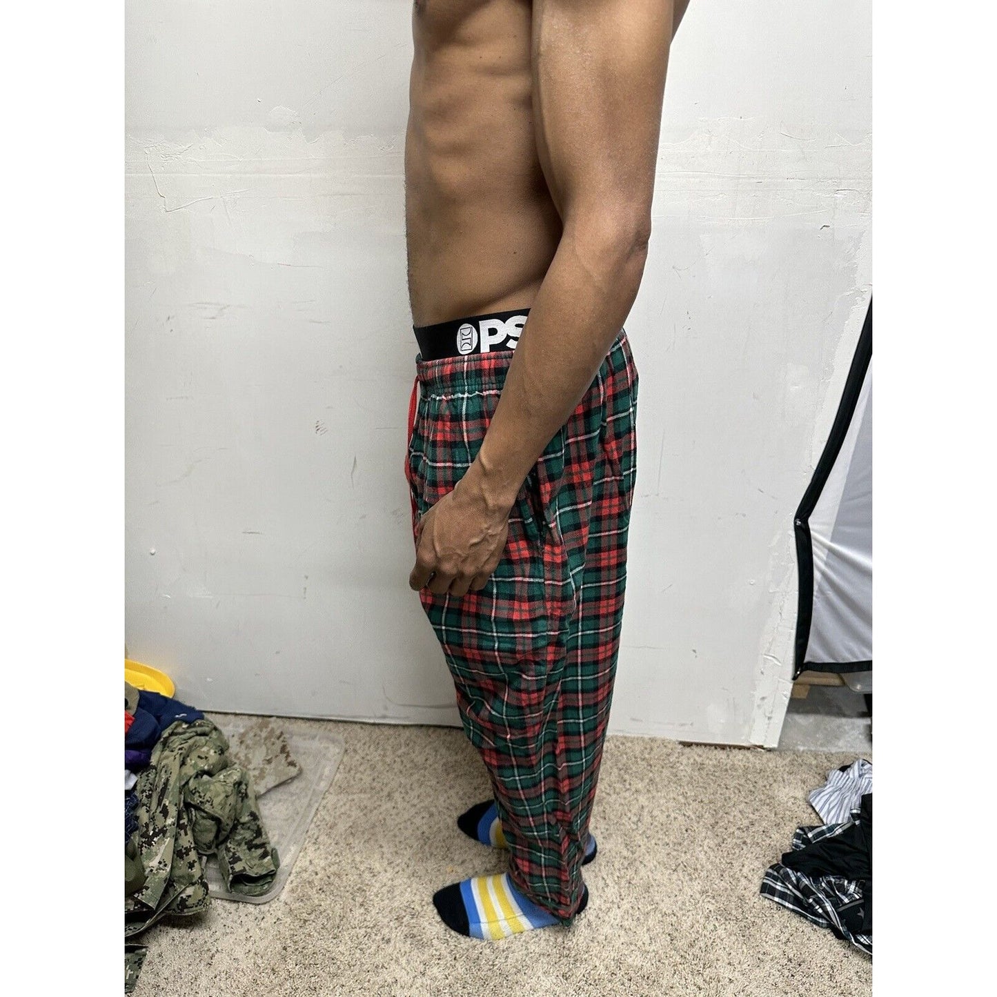 Men’s Red And Green Plaid Pajamgram Large Lounge Pants Pajamas