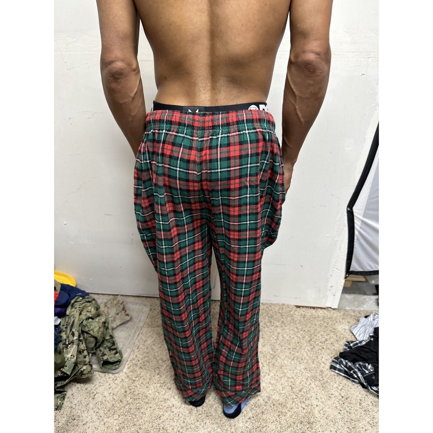 Men’s Red And Green Plaid Pajamgram Large Lounge Pants Pajamas