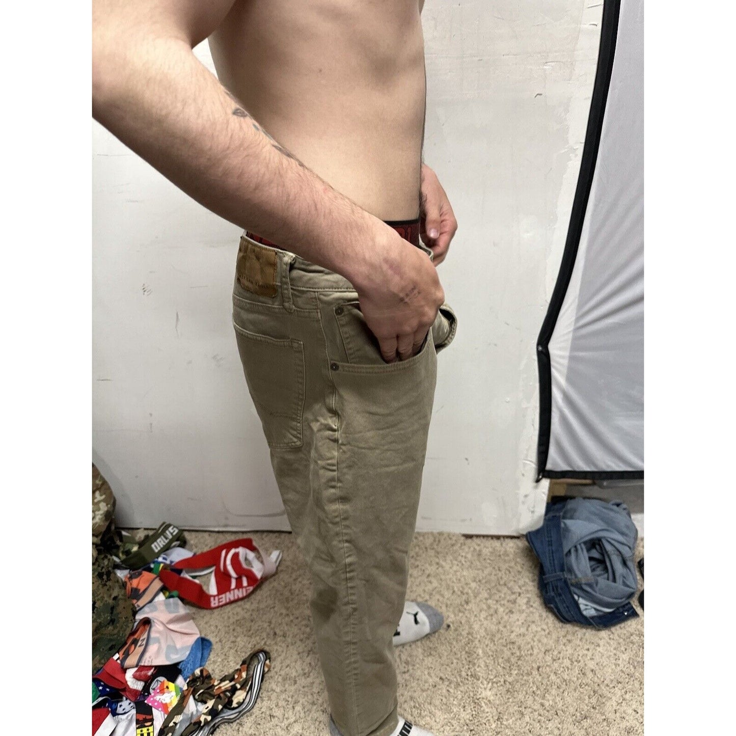 Men’s Khaki American Eagle Next Level Flex 34x30 Jeans Pants