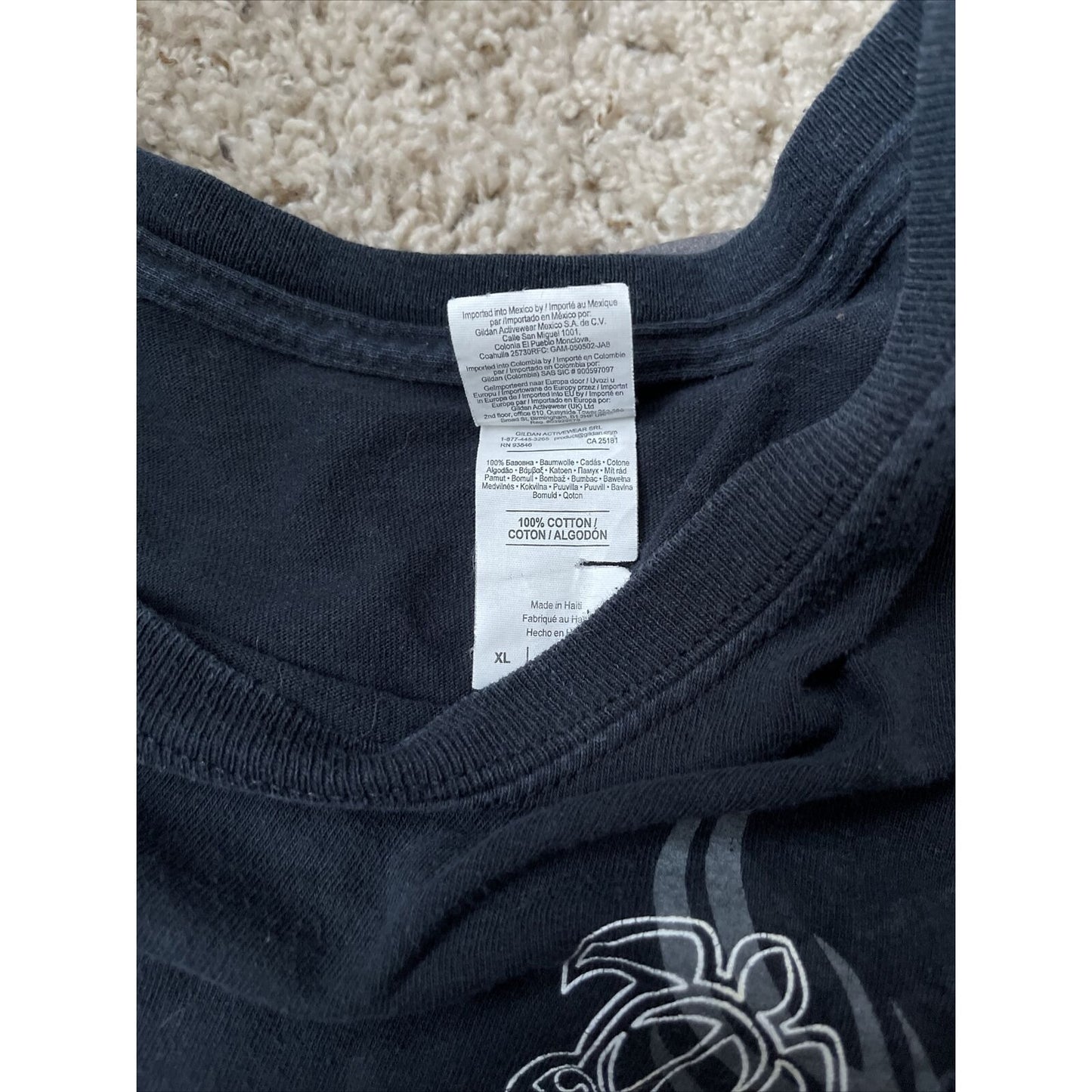 Men’s Gildan XL black Hawaii Turtle design