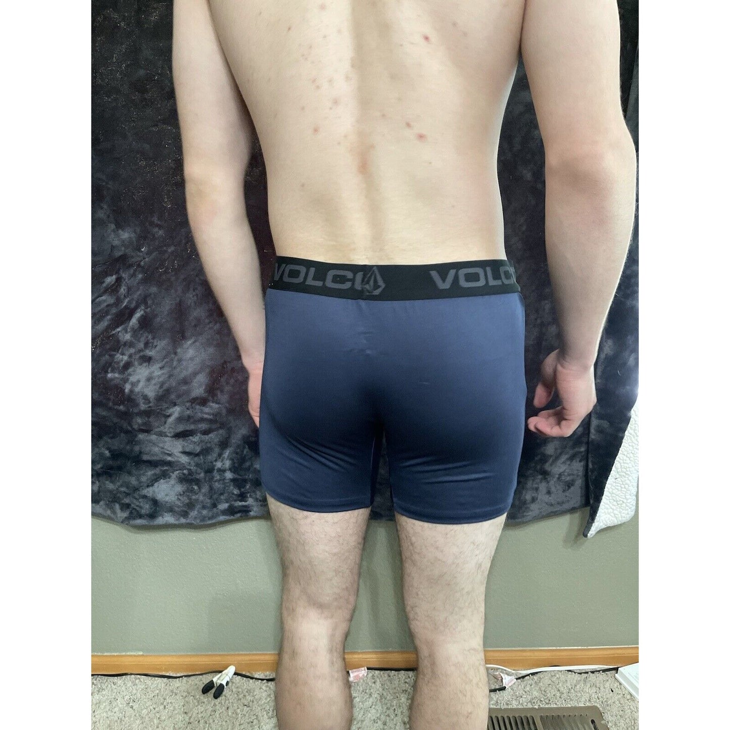 Men’s Large Volcom Dark Blue 10% Spandex Compression Shorts