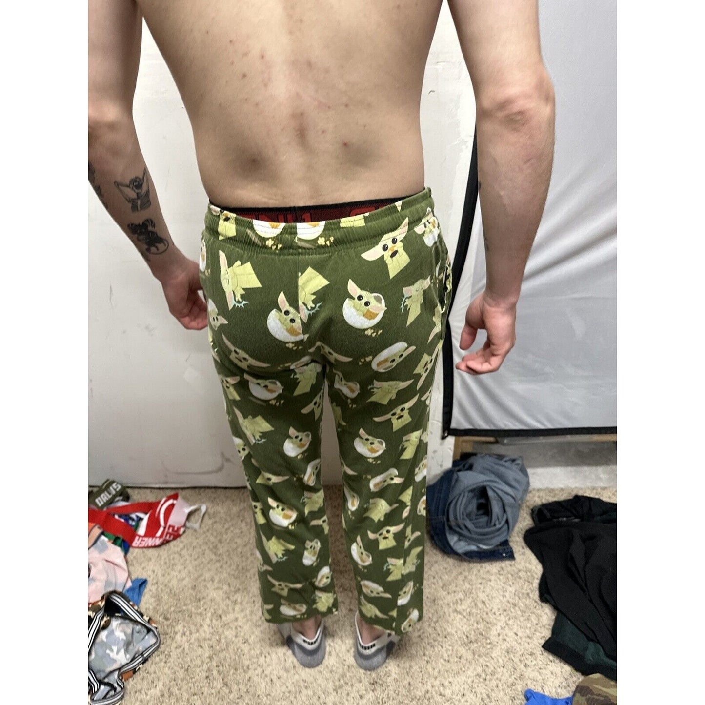 Men’s Small Hot Topic Star Wars Baby Yoda Lounge Pants Pajama Bottoms