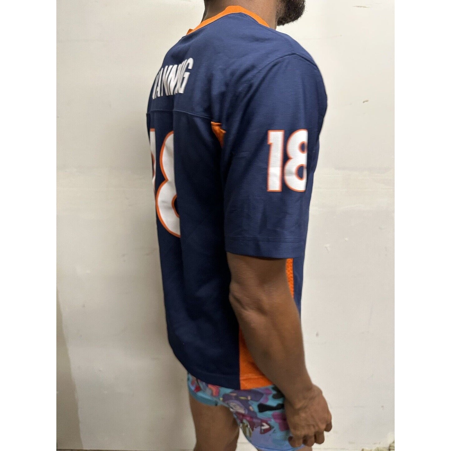 NFL Denver Broncos Peyton Manning 18 Kids Jersey Size Youth Large 14-16