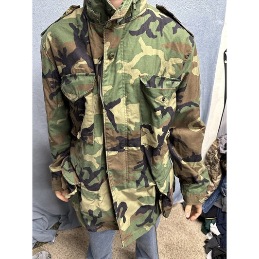 Men’s Large Regular Vintage BDU Uniform Cold Weather Field Jacket Woodland Camo