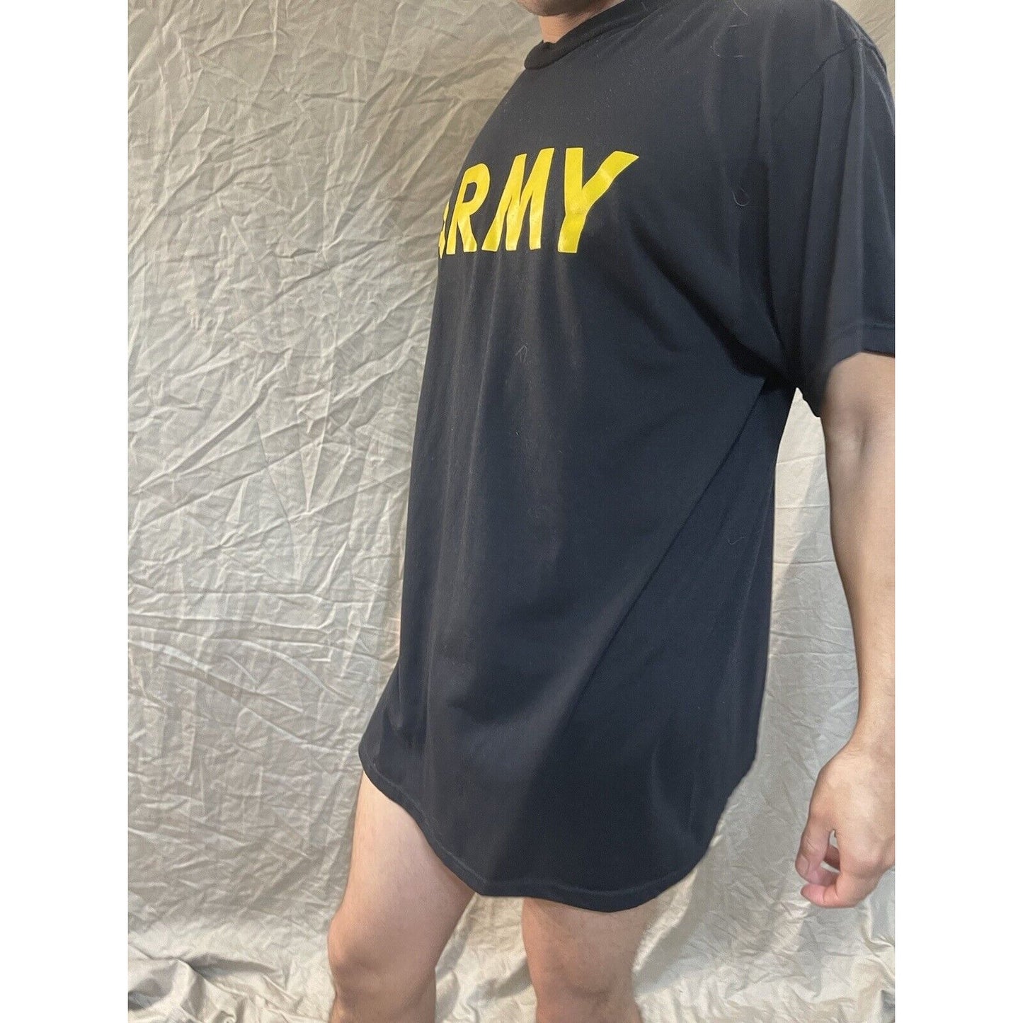 men’s army black short sleeve pt shirt large