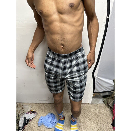 Men’s Gray And Black Fruit Of The Loom Small Lounge Shorts with pockets