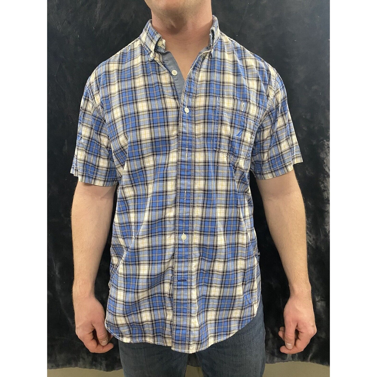 NAUTICA Blue And White Plaid Short Sleeves Button-down shirt Men’s Large