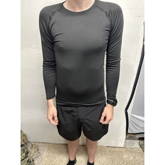 Men’s Black Medium Poly Spandex Long Sleeve Pull Over Athletic Shirt